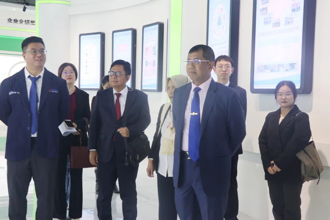 20231208-3-印尼工业部、、莫罗瓦利金属工业理工学院、、佛山职业手艺学院莅临南宫NG28循环交流会见.jpg